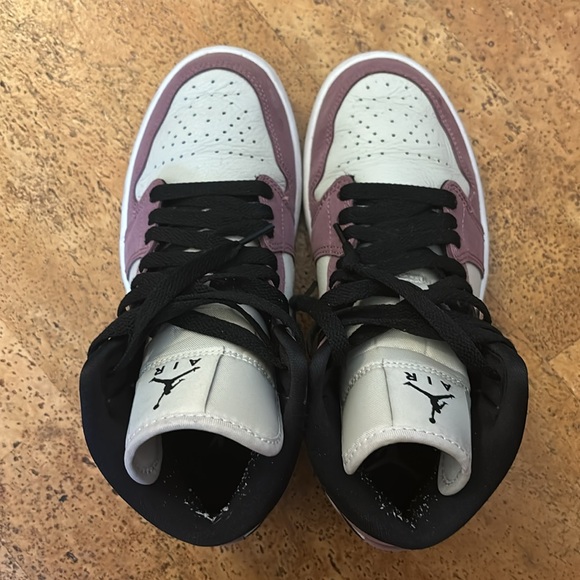 Jordan 1 Mid Women’s Berry Pink - Picture 2 of 6